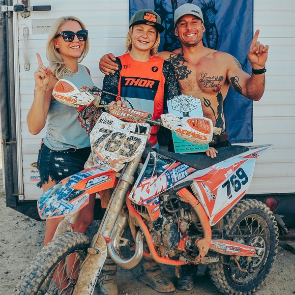 MEET YOUR SELLER/BUYER! 💋💃🦄🌹🎻✈️⚓️🆒🎵🇺🇸🗽🎀 - Picture 6 of 6